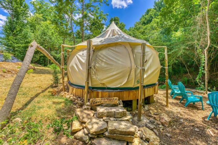 The Aries-A Stargazing, Luxury Glamping Tent Rogersville Bagian luar foto