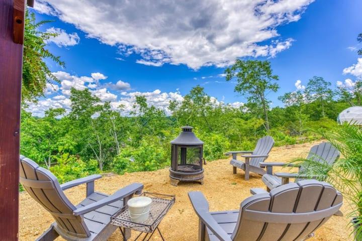The Aries-A Stargazing, Luxury Glamping Tent Rogersville Bagian luar foto