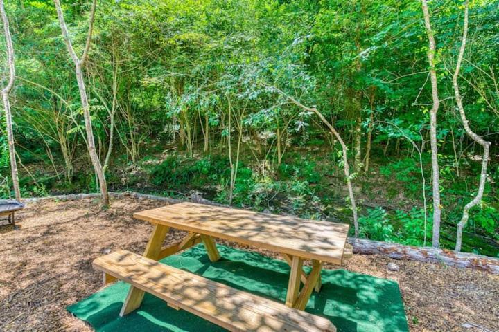 The Aries-A Stargazing, Luxury Glamping Tent Rogersville Bagian luar foto